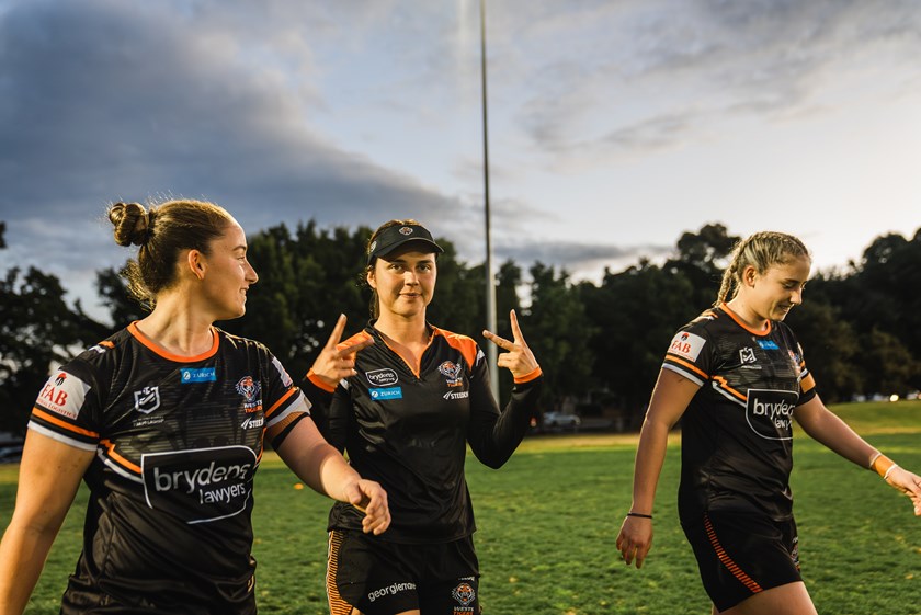 Botille Vette-Welsh and Curtain sisters in pre-season training 