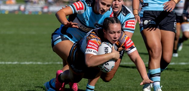 Raecene McGregor bites Sharks in NRLW Magic Round
