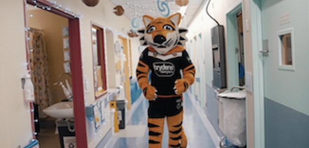 Wests Tigers visit The Children's Hospital