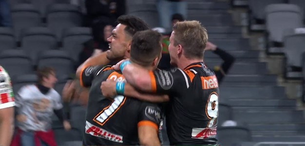 Brooks returns from sin bin to score a brilliant try
