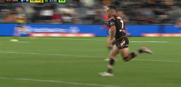 Long-range try to Brooks has the Wests Tigers into the lead