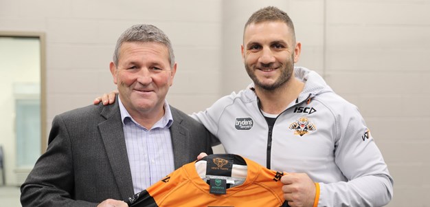 Farah presented with 250-game jersey