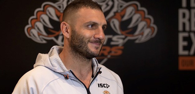 Robbie Farah re-signs with Wests Tigers