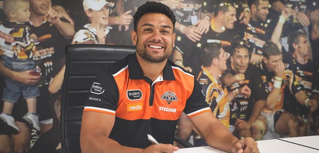 David Nofoaluma re-signs with Wests Tigers
