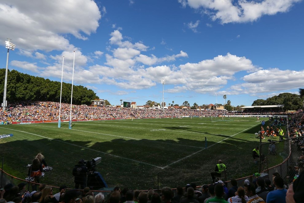 [
  "Competition - NRL Premiership Round. Round - Round 26. Teams - Wests Tigers v Canberra Raiders. Date - 4th of September 2016. Venue - Leichhardt Oval, Leichhardt, NSW. Photographer - Paul Barkley."
]