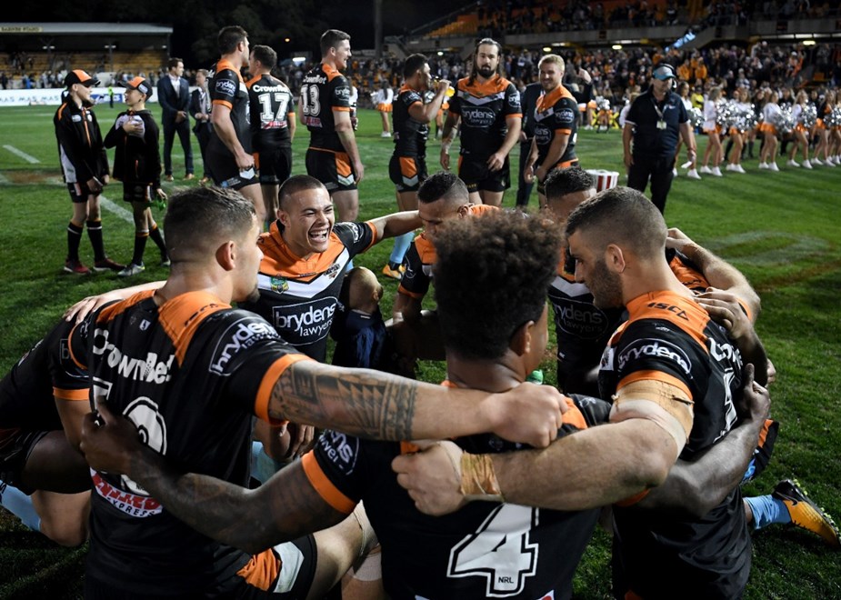 [
  "R 23 NRL Wests Tigers vs Manly Sea Eagles at Leichhardt Oval . Picture : Gregg Porteous"
]