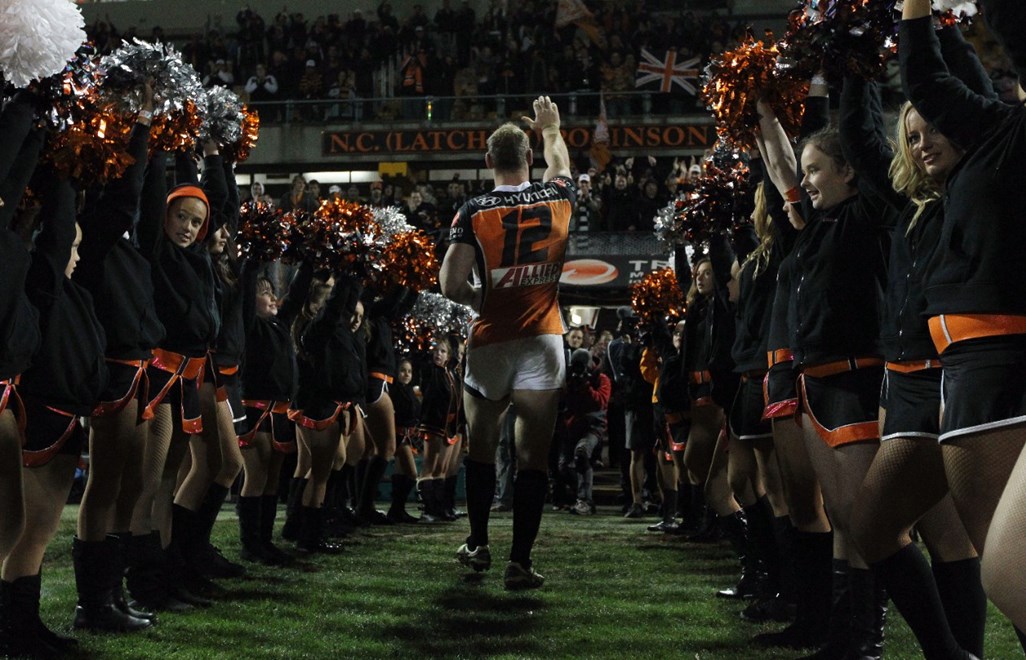 Gareth Ellis leaves the field after his last game for the Tigers: NRL Round 26, Wests Tigers v Melbourne Storm, Leichhardt Oval, Saturday 1st September 2012. Photo: Copyright © Renee McKay/Action Photographics
