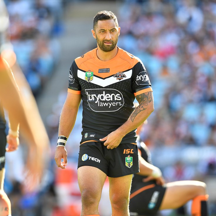 Wests Tigers stun Sydney Roosters in final minute