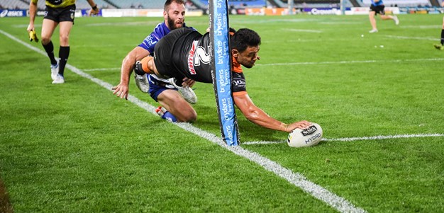 Second half comeback sees Wests Tigers past Bulldogs