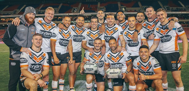 Wests Tigers hold on to mark Farah's milestone with win