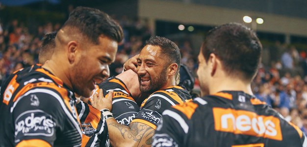 Wests Tigers demolish Knights to keep finals hopes alive