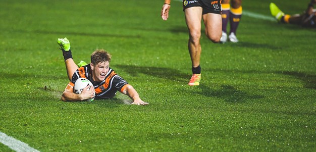 Broncos pummelled by Wests Tigers in record-breaking win