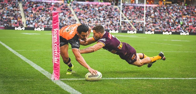 Nofoaluma breaks try-scoring record in thrilling win over Broncos