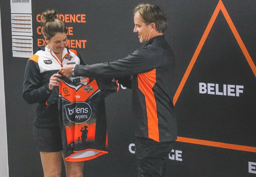 Wests Tigers CEO Justin Pascoe presents Makim with the club's 2021 Commemorative jersey.
