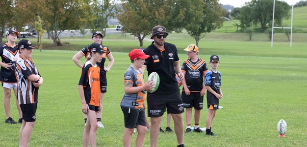 Wests Tigers thank Junior League Development Officers
