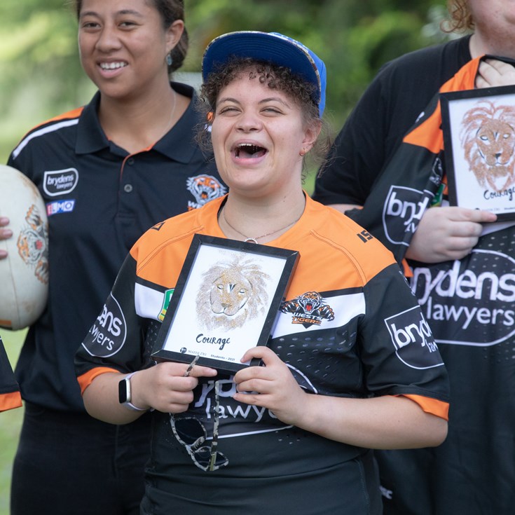 Wests Tigers visit Mater Dei