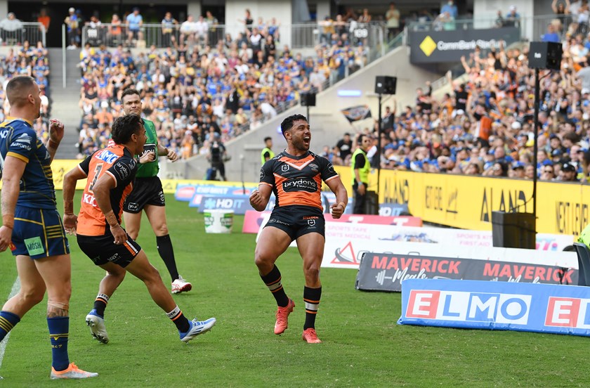 David Nofoaluma celebrates a try in last season's Round 6 victory against the Eels