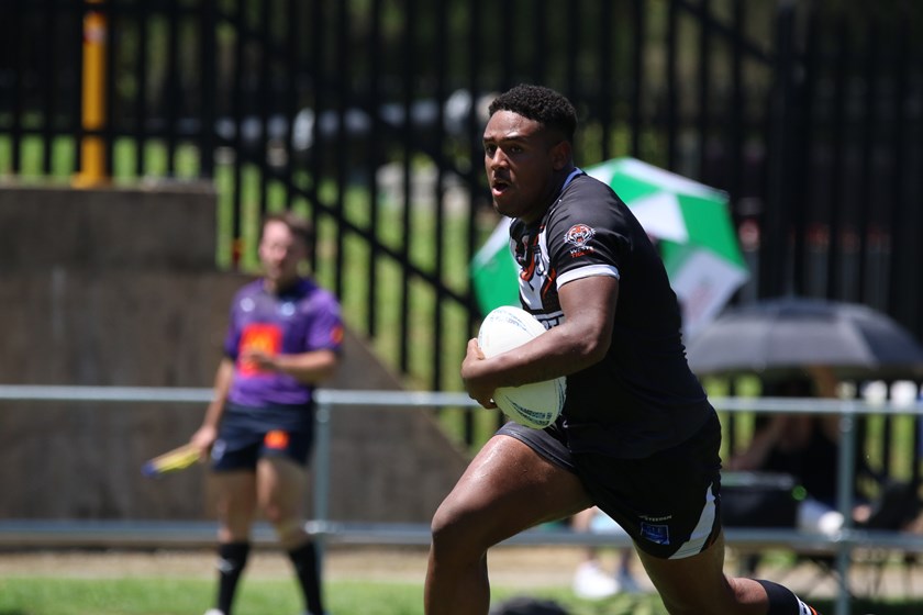 Solomone Saukuru on the run 