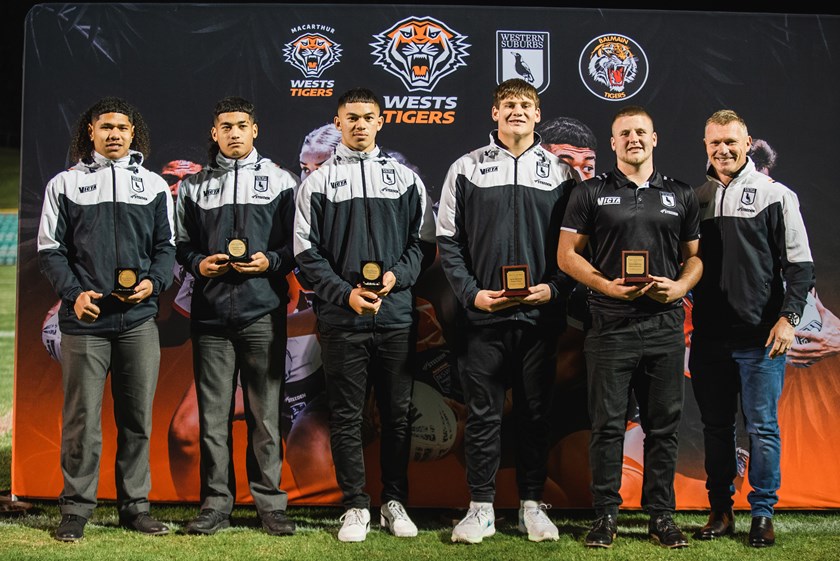 Luke Laulilii, Denzel Shaafhausen-Mino, Pheonix Godinet, Cooper Clarke and Kohan Lewis with Harold Matthews coach Robbie Mears 