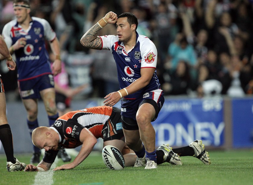 Mateo scores against Wests Tigers on way to 2011 NRL Grand Final