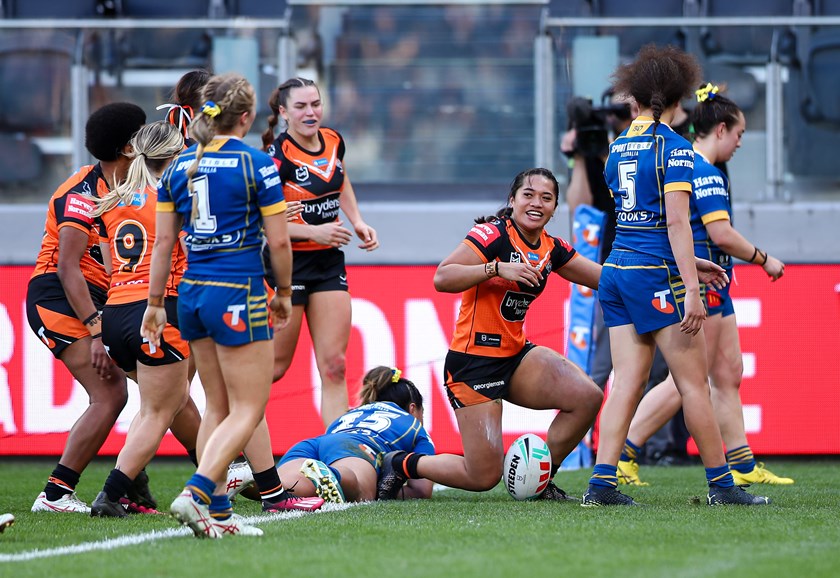 Try for Tufuga on the left edge against the Eels