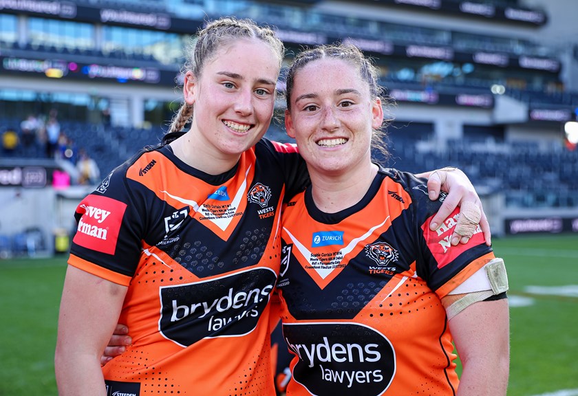 Curtain twins embrace after Round 1 victory over the Eels