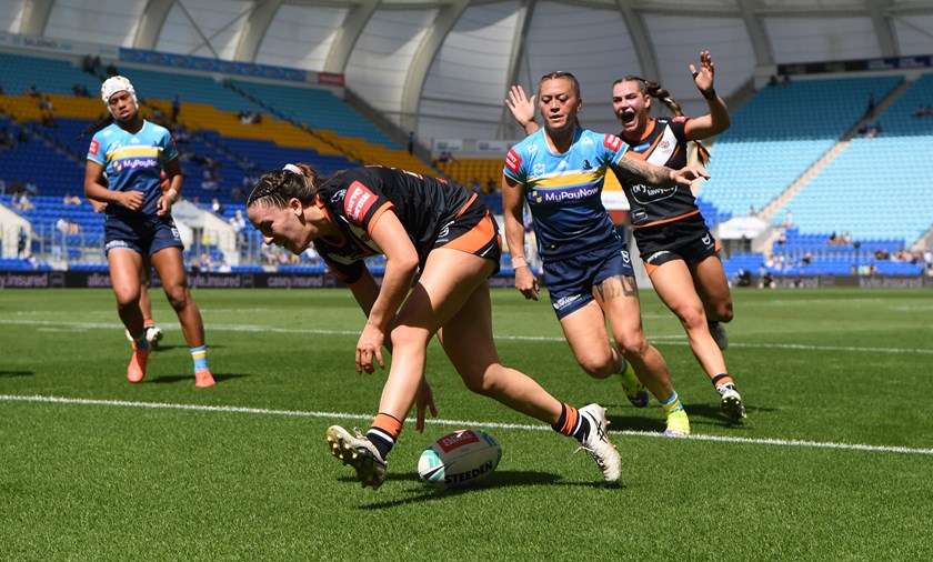 Pollard scores her first NRLW try against Titans in Round 7