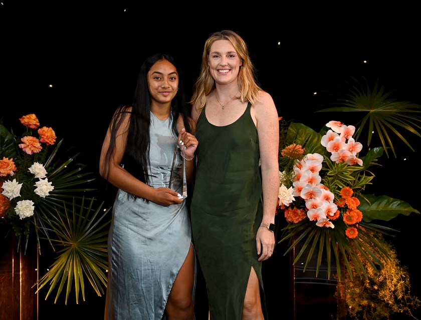 Lisa Fiaola Cup Players' Player Lucyannah Luamanu with Jess Bygate 