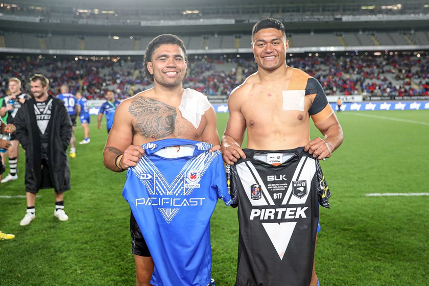 Papali'i and Wests Tigers teammate Stefano Utoikamanu swap jerseys at Eden Park