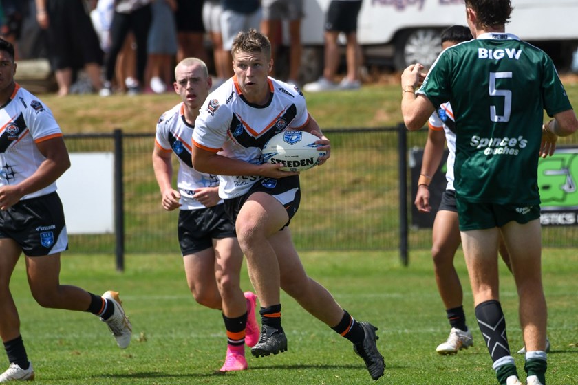 Eyes up carry from Archie Duncombe