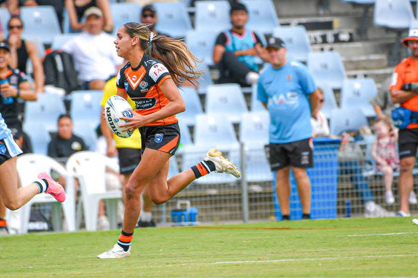 Kiani Duckett breaks free