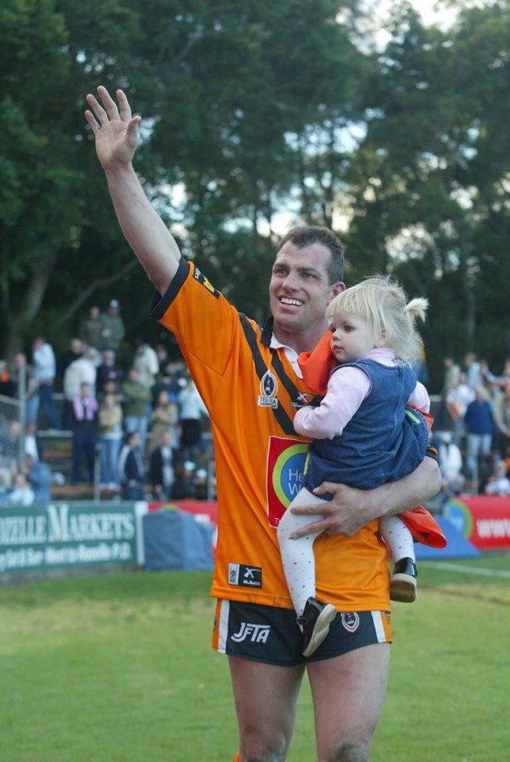 Senter says farewell after his final home game at Leichhardt Oval in 2004