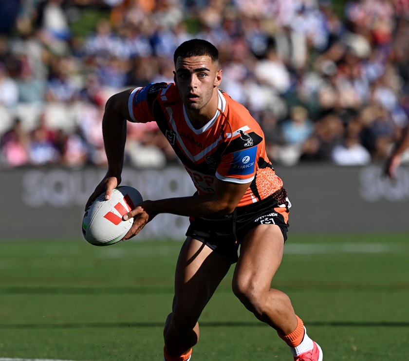 Tallyn Da Silva looks to pass