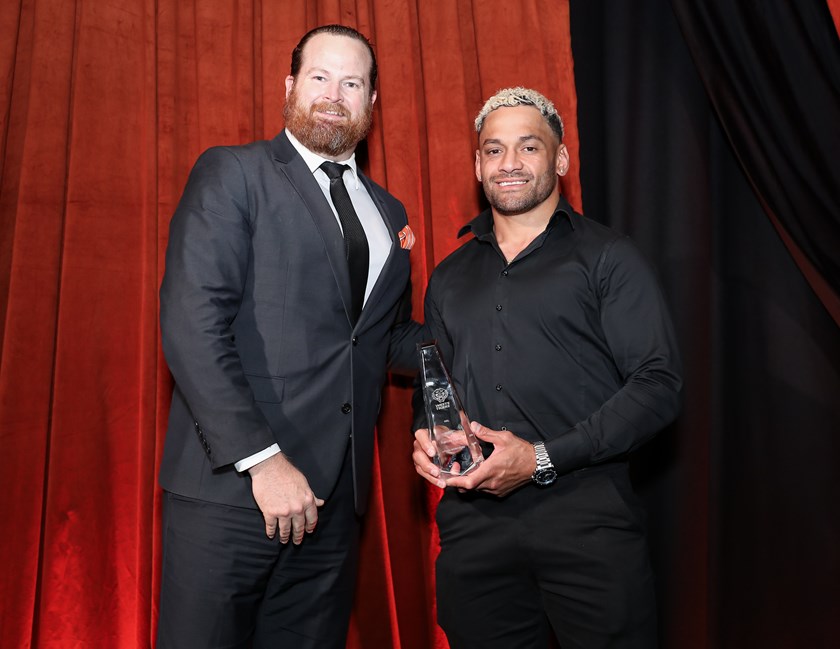 Api Koroisau received his Players' Player Award from Nate Geisler, Head of Mortgage Lending Operations at Pepper Money