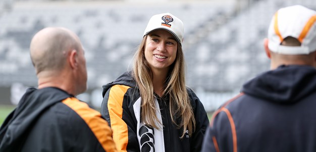 Wests Tigers players pay tribute to Kezie Apps