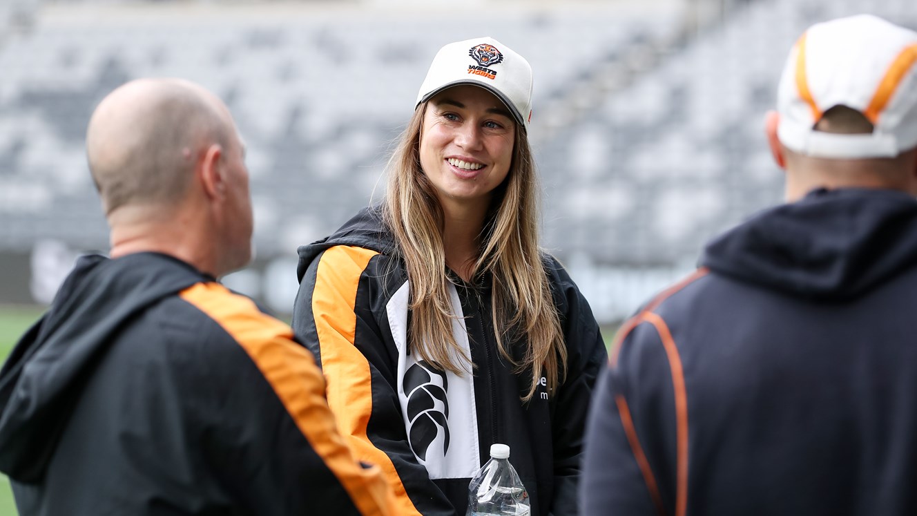 Wests Tigers players pay tribute to Kezie Apps