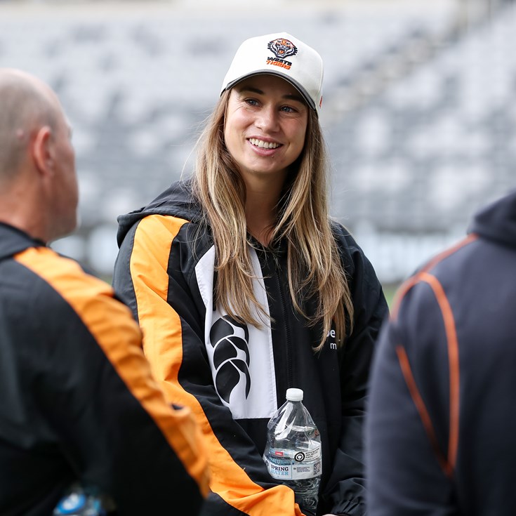 Wests Tigers players give special tribute to Kezie Apps