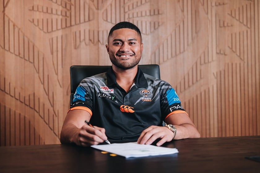 Happy Tiger...Samuela Fainu signs his new deal at Concord